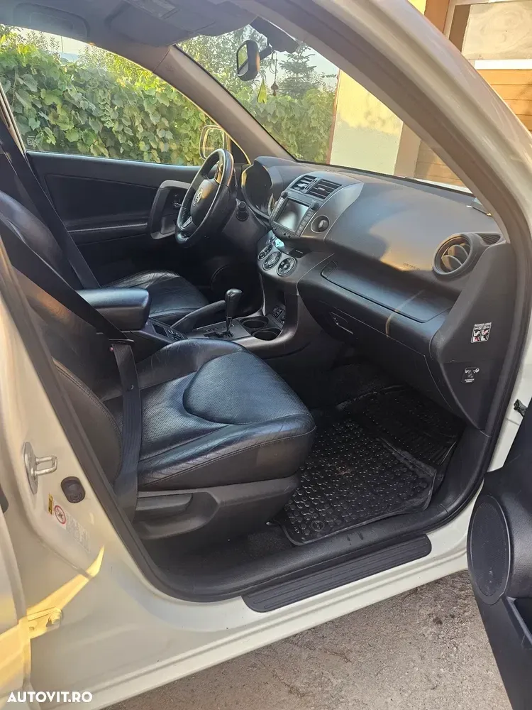 Toyota RAV4 2.2 D-4CAT 4WD Aut Executive — imagine 3