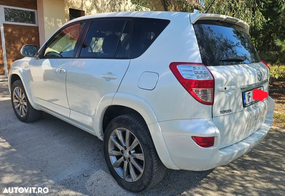 Toyota RAV4 2.2 D-4CAT 4WD Aut Executive — imagine 2