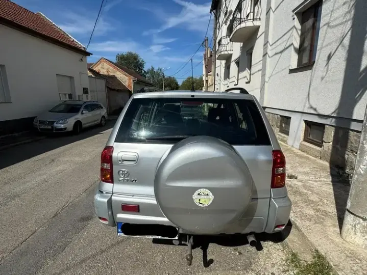 Toyota RAV4 III 2.0 D-4D Confort