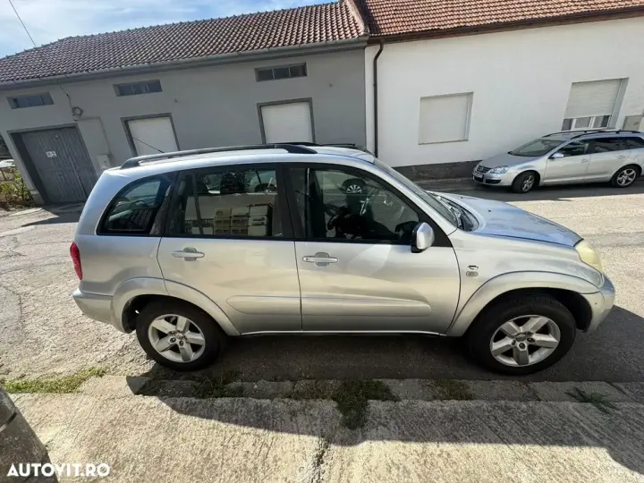 Toyota RAV4 III 2.0 D-4D Confort