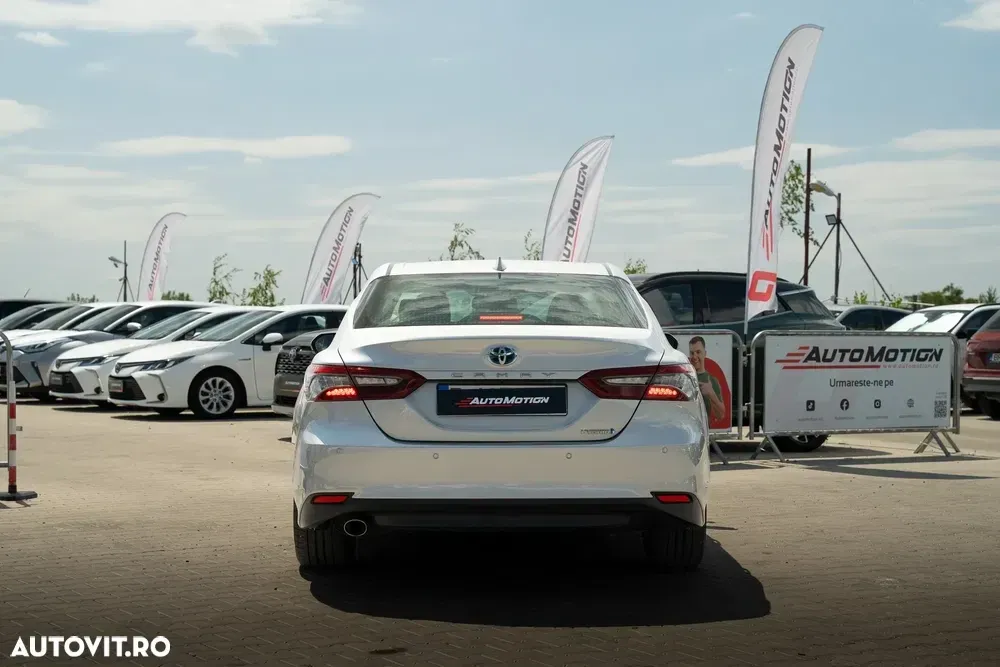 Toyota Camry 2.5 Dynamic — imagine 6