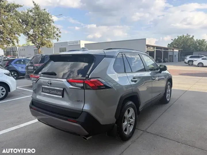 Toyota RAV4 V