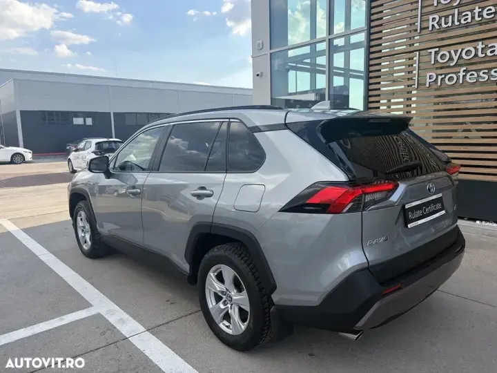 Toyota RAV4 V