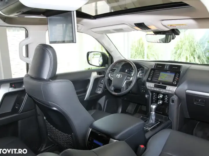 Toyota Land Cruiser 2.8l D-4D 204 CP A/T 7 locuri Luxury AVS Black