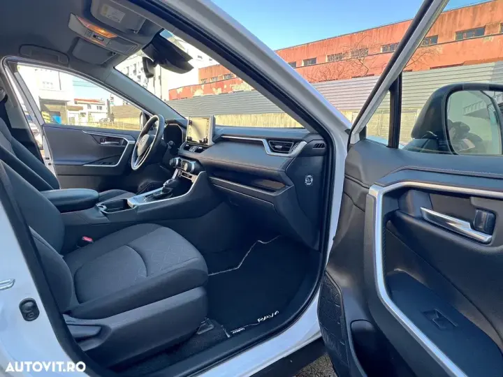 Toyota RAV4 V
