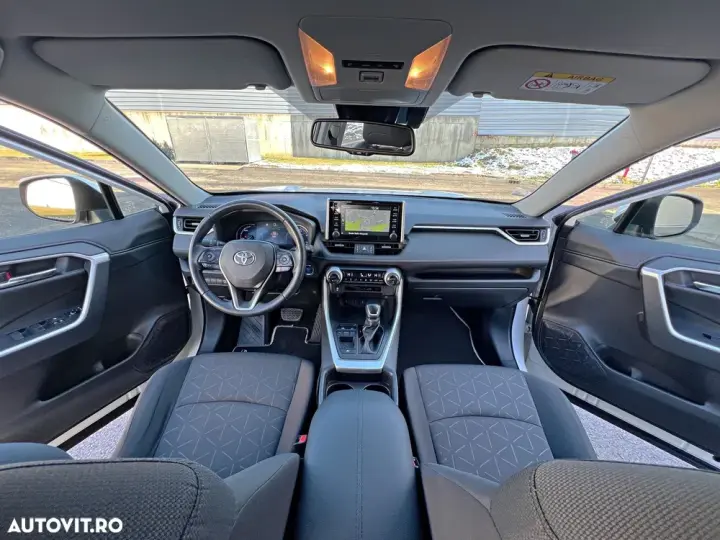 Toyota RAV4 V