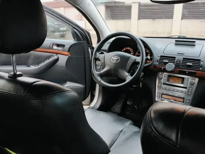 Toyota Avensis 2.2 D-4D Luxury