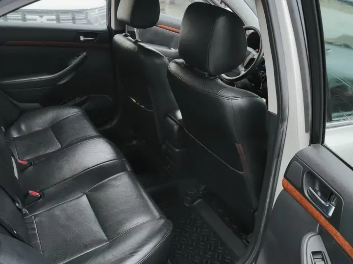 Toyota Avensis 2.2 D-4D Luxury