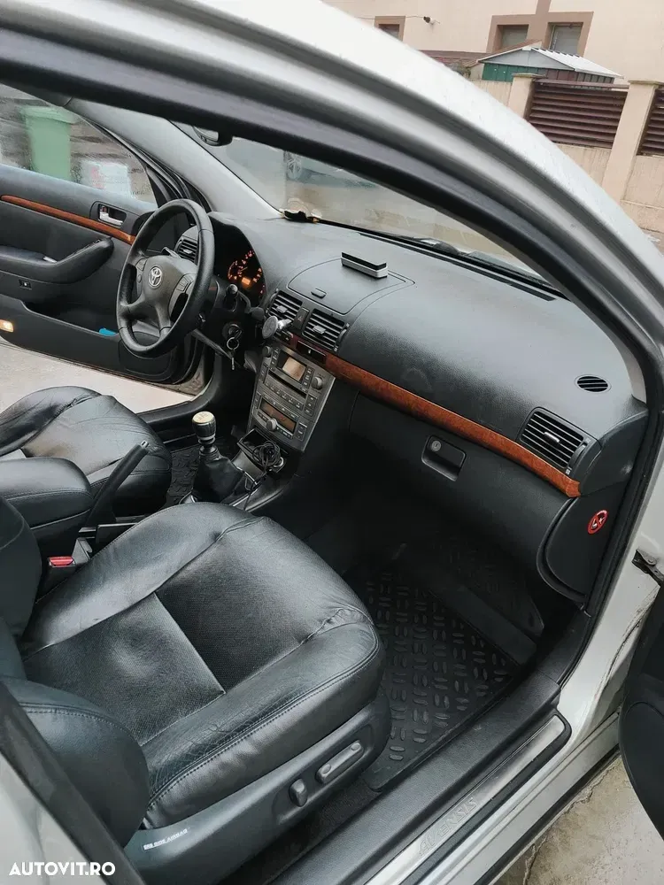 Toyota Avensis 2.2 D-4D Luxury — imagine 3