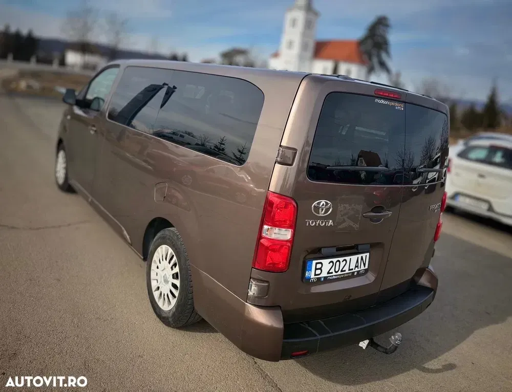 Toyota Proace 1,5-l-D-4D L1 Comfort — imagine 4