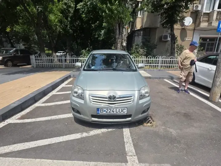 Toyota Avensis II 2.0 D-4D Sedan Luna