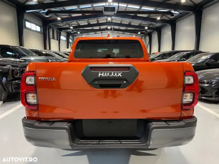 Toyota Hilux VIII 2.8D 204CP 4x4 Double Cab AT MHEV Invincible