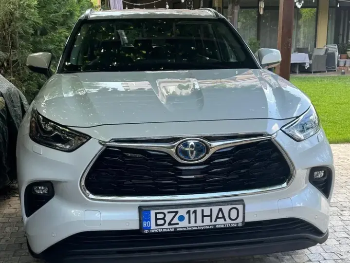 Toyota Highlander IV 2.5 L Dynamic Force 248CP Executive Pearly
