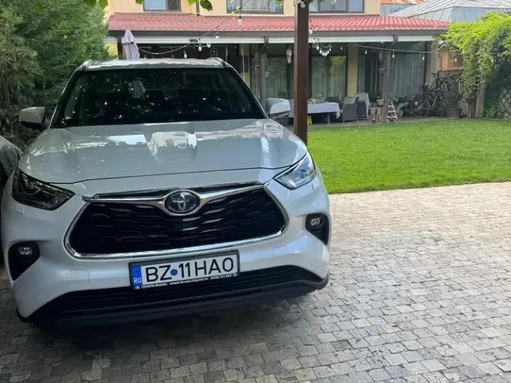 Toyota Highlander IV 2.5 L Dynamic Force 248CP Executive Pearly