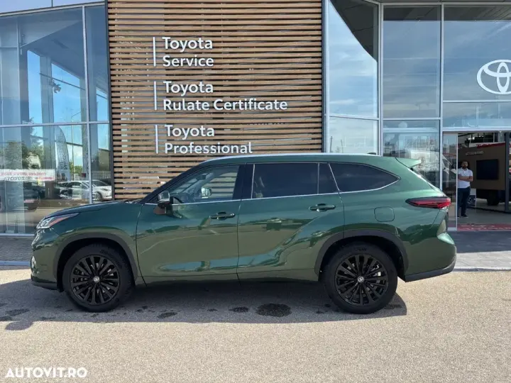 Toyota Highlander IV 2.5 L Dynamic Force 248CP Luxury Metallic