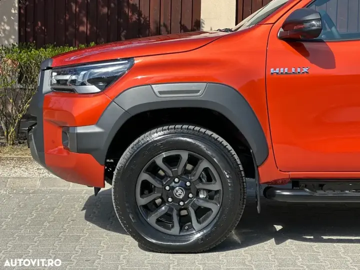 Toyota Hilux VIII 2.8D 204CP 4x4 Double Cab AT MHEV Invincible Color Edition