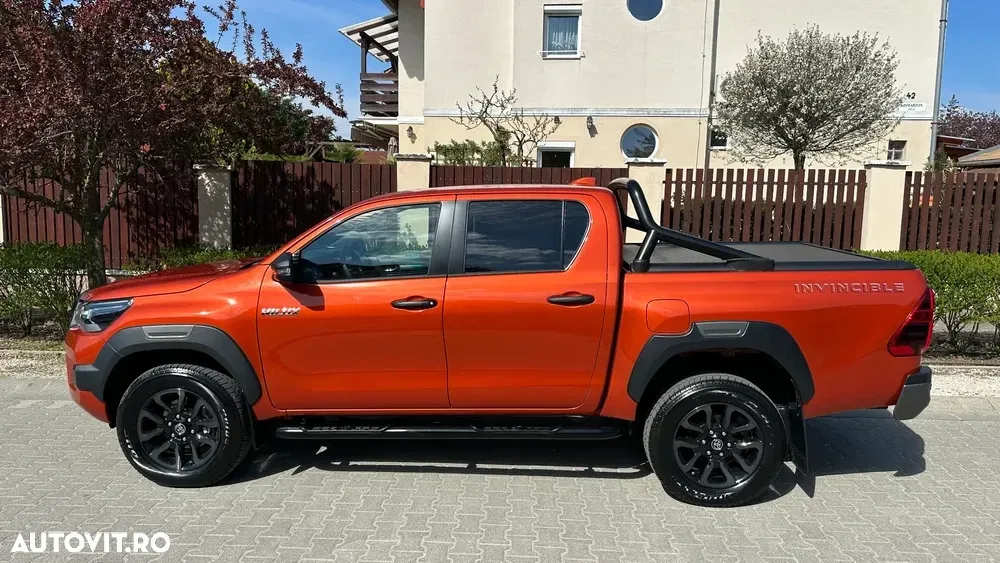 Toyota Hilux VIII 2.8D 204CP 4x4 Double Cab AT MHEV Invincible Color Edition — imagine 5