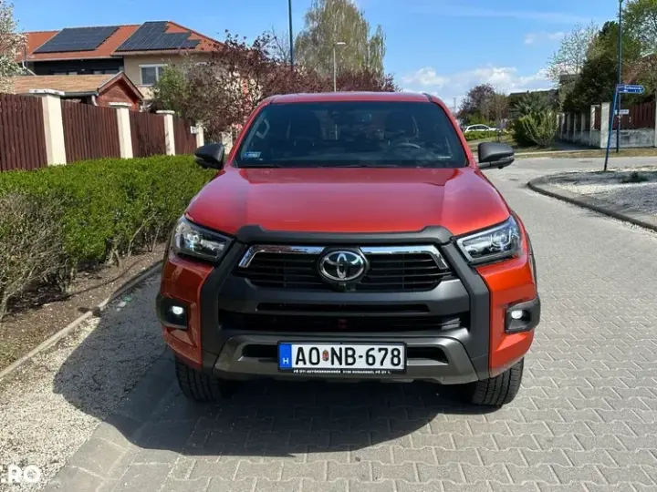 Toyota Hilux VIII 2.8D 204CP 4x4 Double Cab AT MHEV Invincible Color Edition