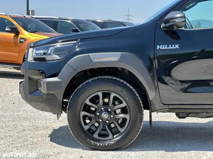 Toyota Hilux VIII 2.8D 204CP 4x4 Double Cab AT MHEV Invincible Color Edition