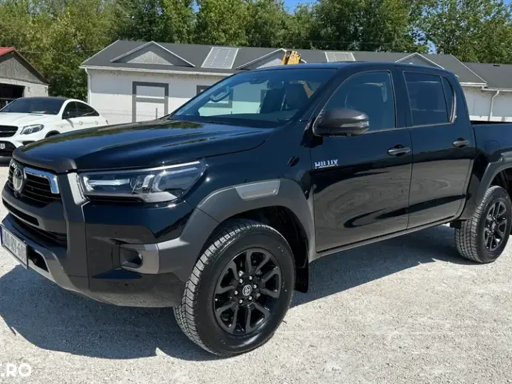 Toyota Hilux VIII 2.8D 204CP 4x4 Double Cab AT MHEV Invincible Color Edition