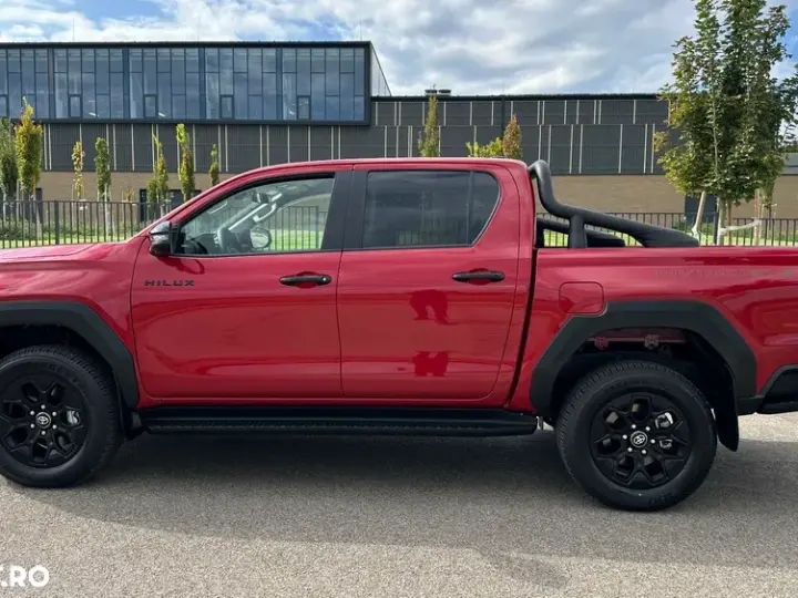 Toyota Hilux VIII 2.8D 204CP 4x4 Double Cab AT MHEV Invincible Color Edition