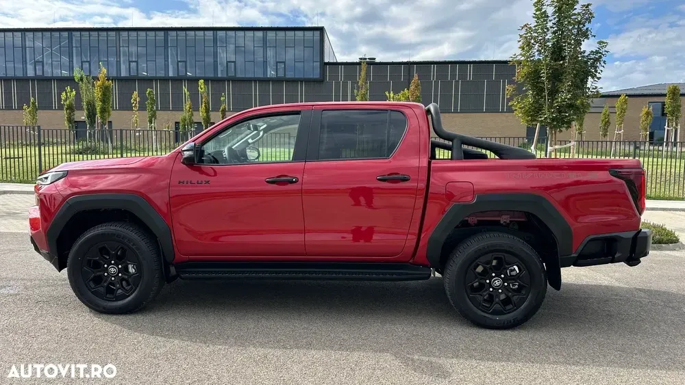 Toyota Hilux VIII 2.8D 204CP 4x4 Double Cab AT MHEV Invincible Color Edition — imagine 4