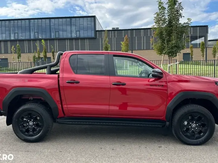 Toyota Hilux VIII 2.8D 204CP 4x4 Double Cab AT MHEV Invincible Color Edition