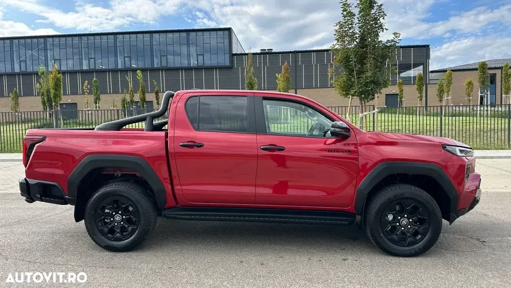 Toyota Hilux VIII 2.8D 204CP 4x4 Double Cab AT MHEV Invincible Color Edition — imagine 5