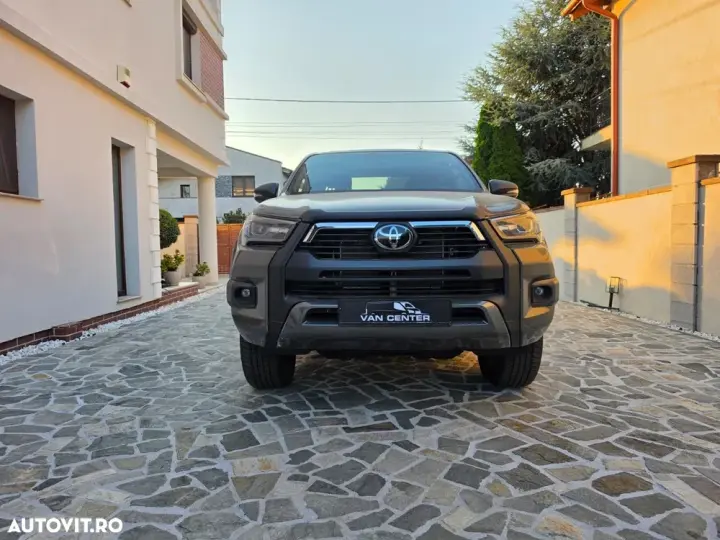 Toyota Hilux VIII 2.8D 204CP 4x4 Double Cab AT MHEV Invincible
