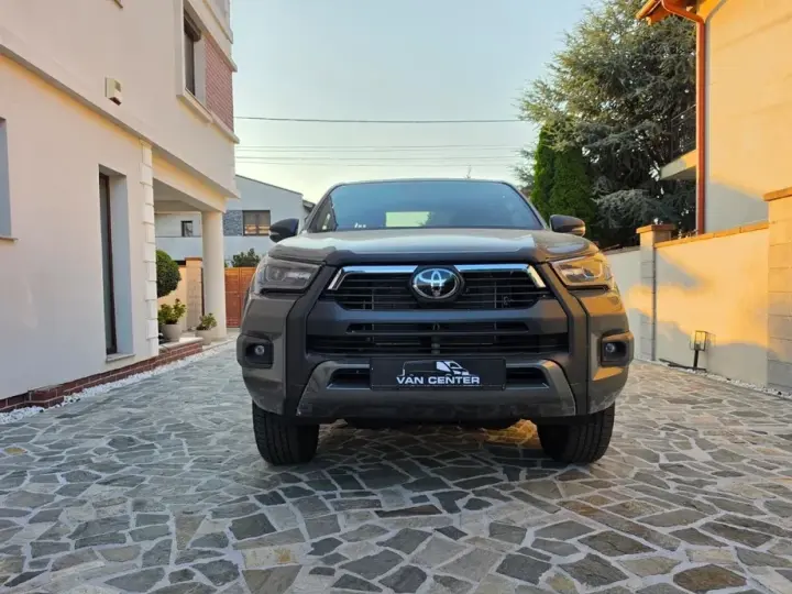 Toyota Hilux VIII 2.8D 204CP 4x4 Double Cab AT MHEV Invincible