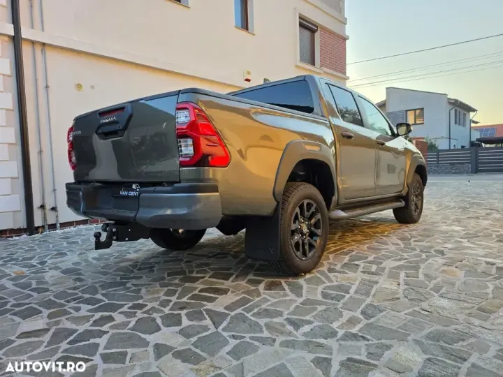 Toyota Hilux VIII 2.8D 204CP 4x4 Double Cab AT MHEV Invincible