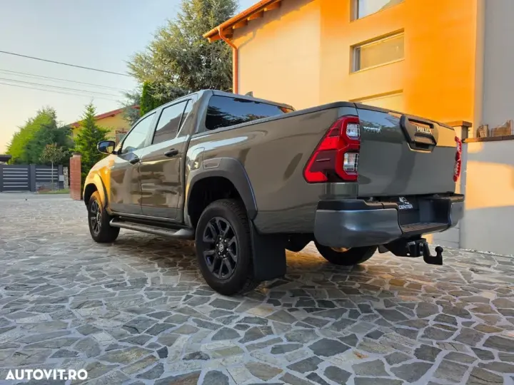 Toyota Hilux VIII 2.8D 204CP 4x4 Double Cab AT MHEV Invincible