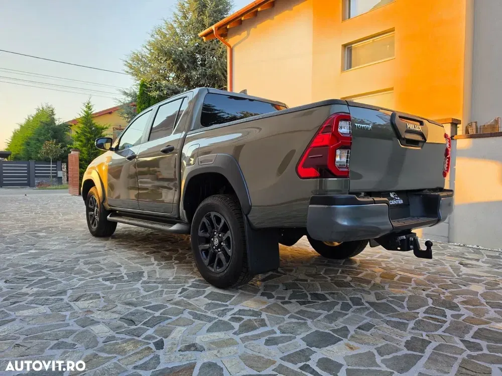 Toyota Hilux VIII 2.8D 204CP 4x4 Double Cab AT MHEV Invincible — imagine 6