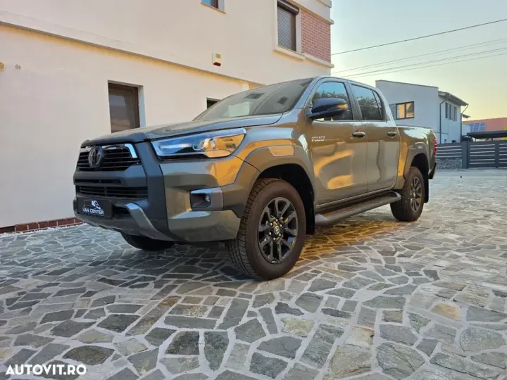Toyota Hilux VIII 2.8D 204CP 4x4 Double Cab AT MHEV Invincible