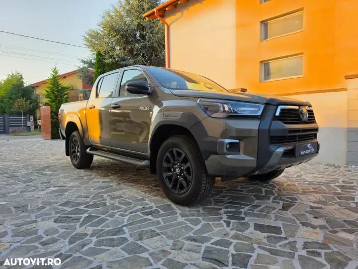Toyota Hilux VIII 2.8D 204CP 4x4 Double Cab AT MHEV Invincible