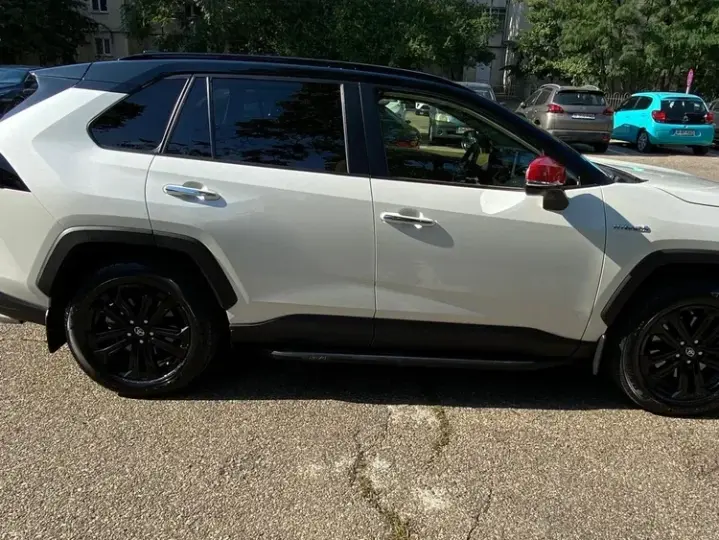 Toyota RAV4 V