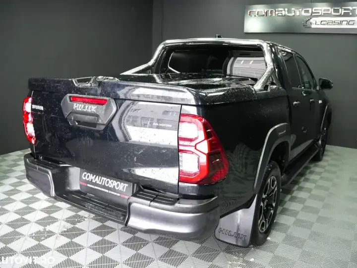 Toyota Hilux VIII 2.8D 204CP 4x4 Double Cab AT Invincible