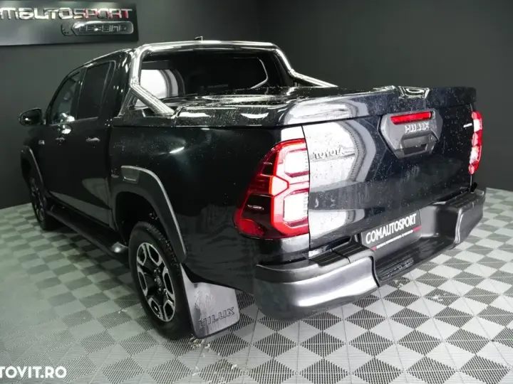Toyota Hilux VIII 2.8D 204CP 4x4 Double Cab AT Invincible