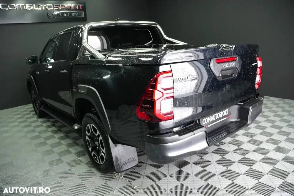 Toyota Hilux VIII 2.8D 204CP 4x4 Double Cab AT Invincible — imagine 4