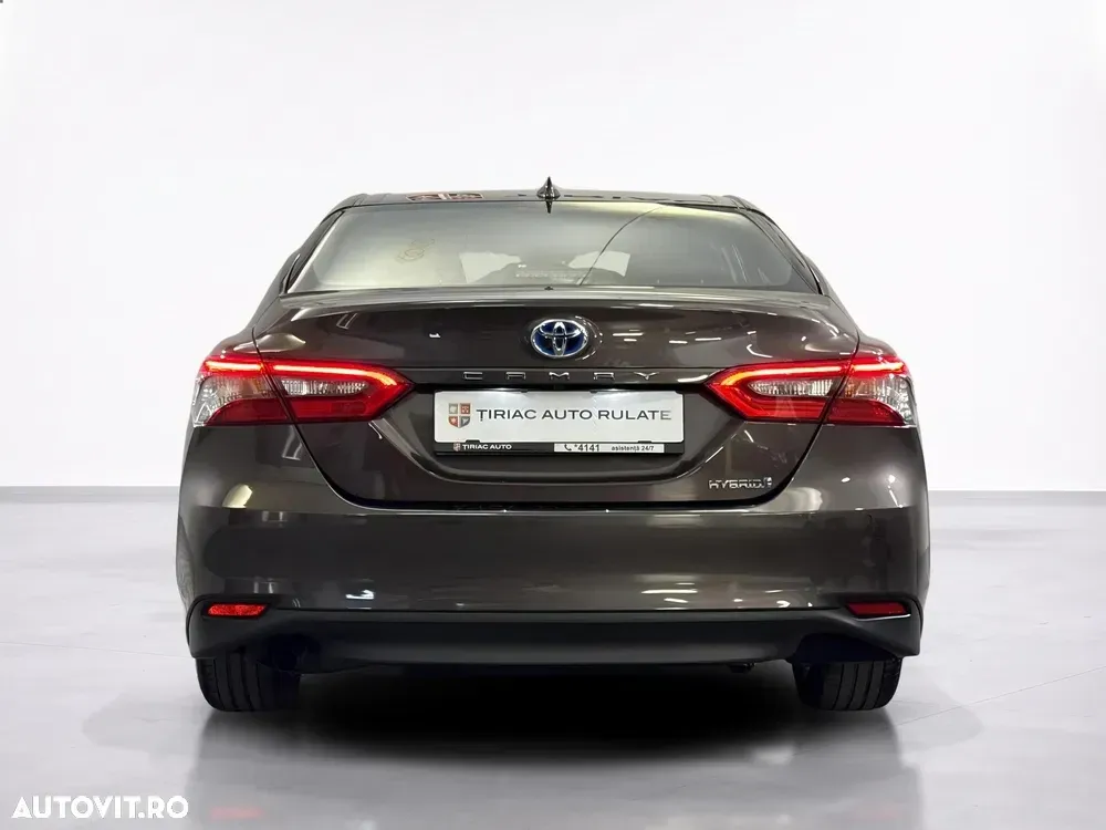 Toyota Camry — imagine 4