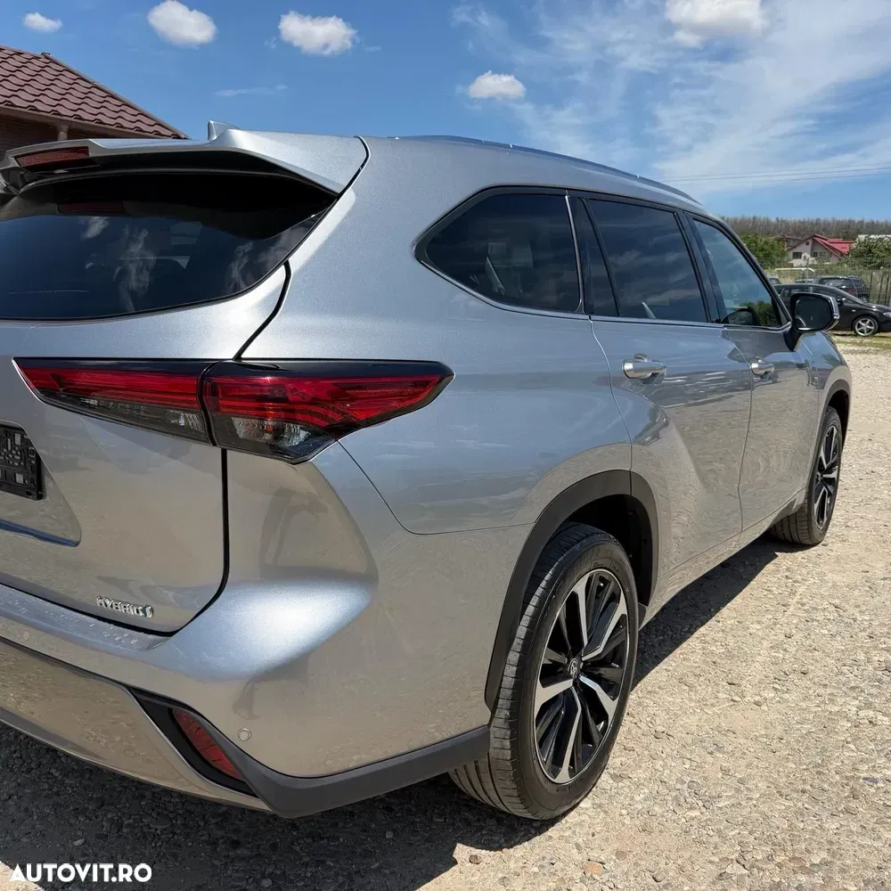 Toyota Highlander 2.5 L Dynamic Force 248CP Luxury Metallic — imagine 4