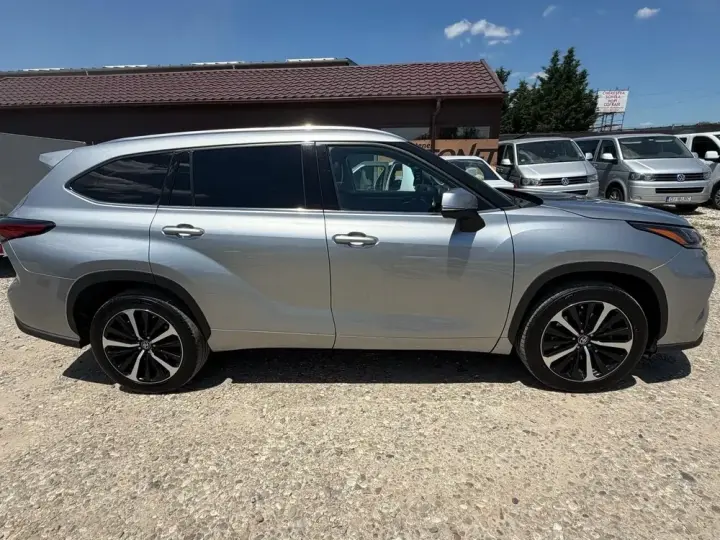 Toyota Highlander 2.5 L Dynamic Force 248CP Luxury Metallic