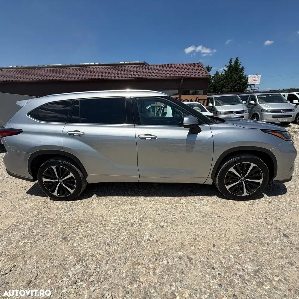 Toyota Highlander 2.5 L Dynamic Force 248CP Luxury Metallic — imagine 5