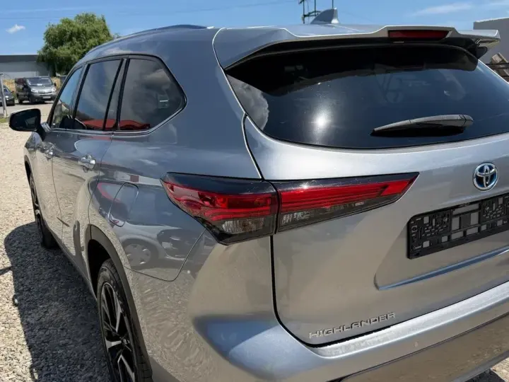 Toyota Highlander 2.5 L Dynamic Force 248CP Luxury Metallic