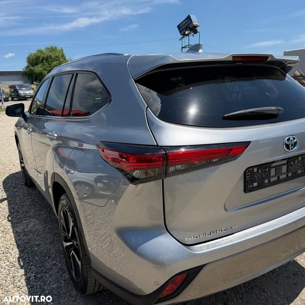 Toyota Highlander 2.5 L Dynamic Force 248CP Luxury Metallic — imagine 3