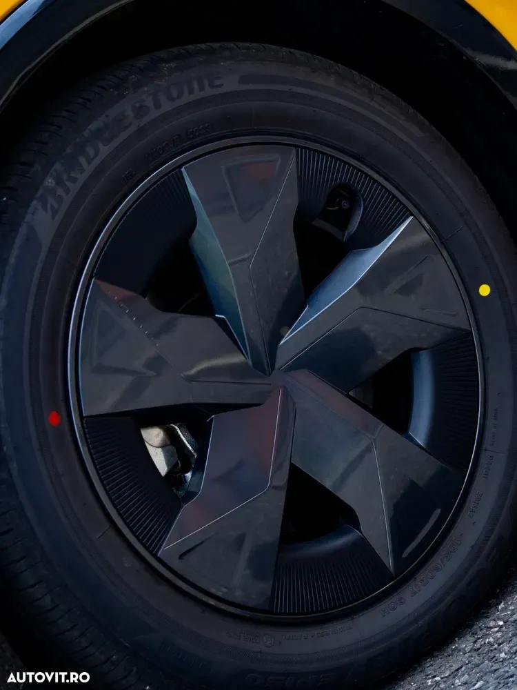 Toyota Prius V 2.0 FWD PHEV Dynamic — imagine 6