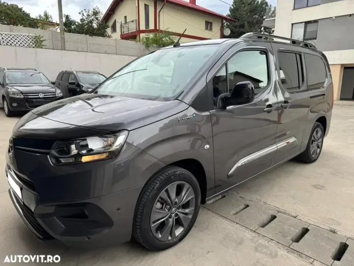 Toyota Proace 136 CP 50 kWh L2 6+1 Family+