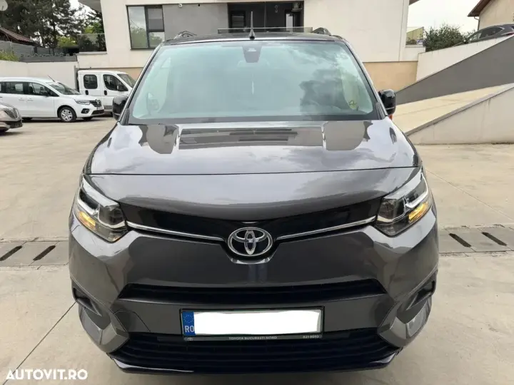 Toyota Proace 136 CP 50 kWh L2 6+1 Family+