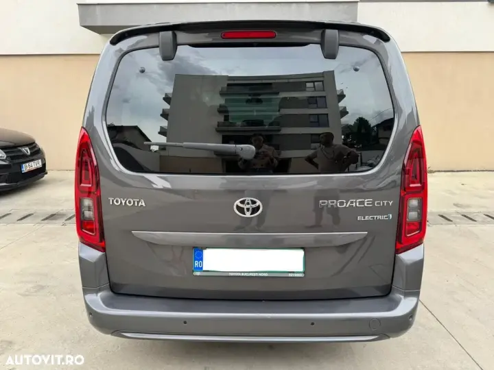 Toyota Proace 136 CP 50 kWh L2 6+1 Family+