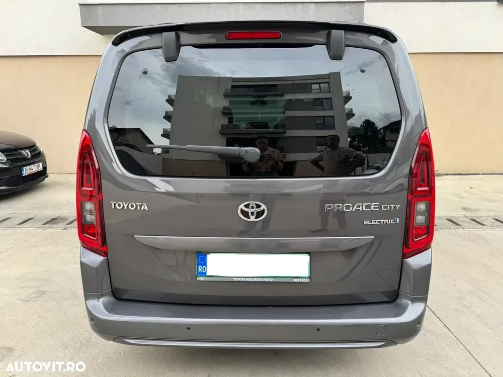 Toyota Proace 136 CP 50 kWh L2 6+1 Family+ — imagine 6